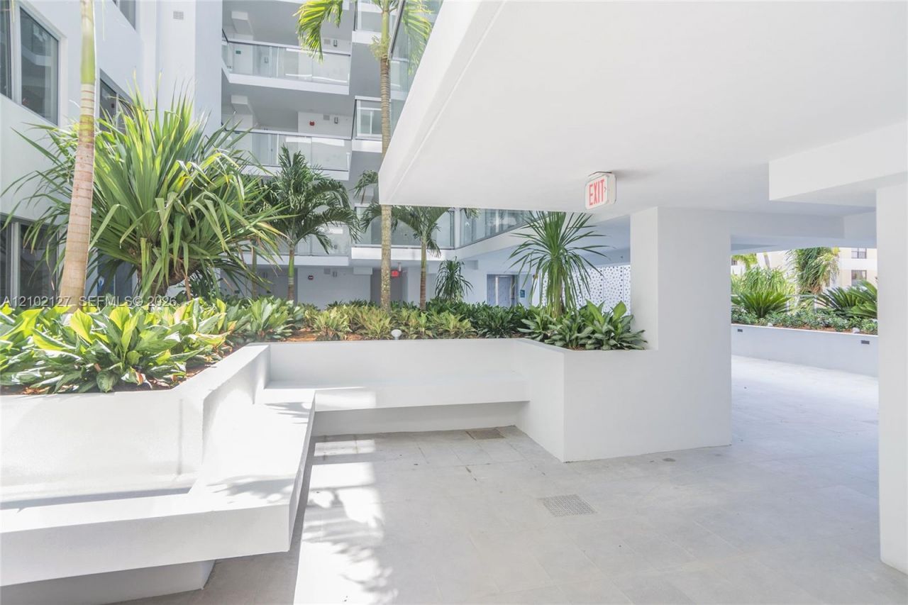 1100 100th St , Unit 302, Bay Harbor Islands, FL 33154 Photo