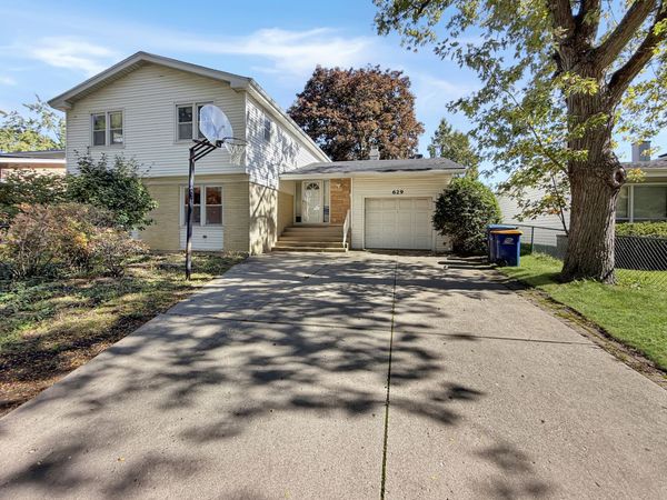 629 Barberry Road , Highland Park, IL 60035
