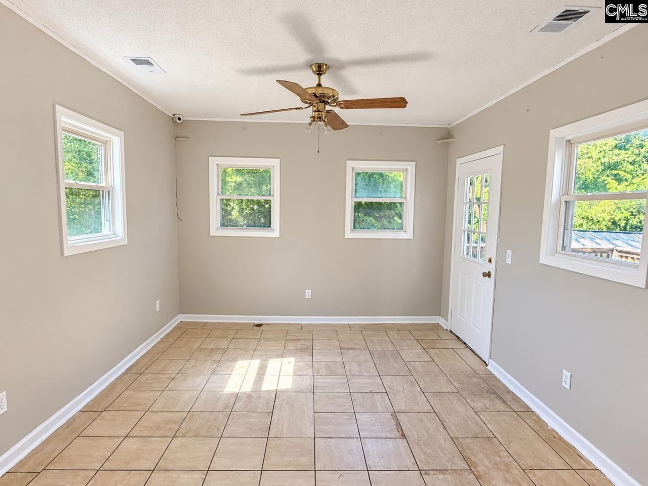 111 Riverwalk Way Photo 10