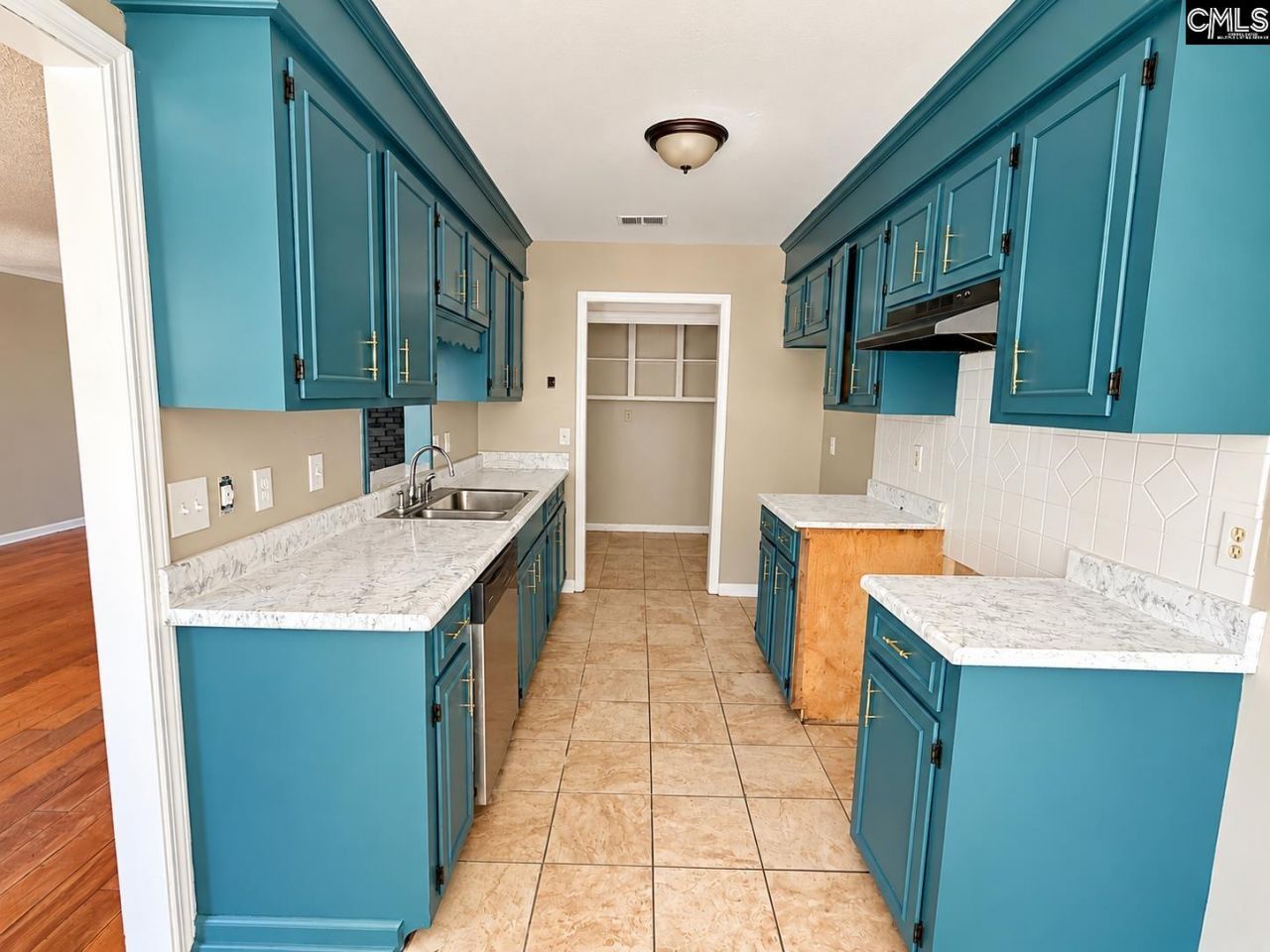 111 Riverwalk Way Photo 4