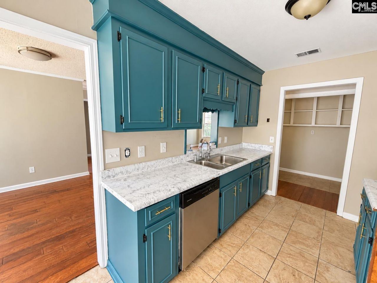 111 Riverwalk Way Photo 5