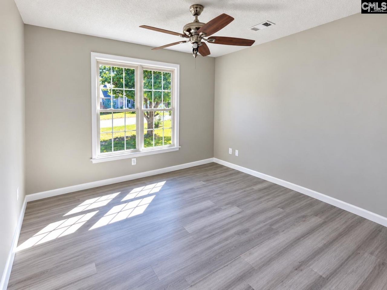 111 Riverwalk Way Photo 7