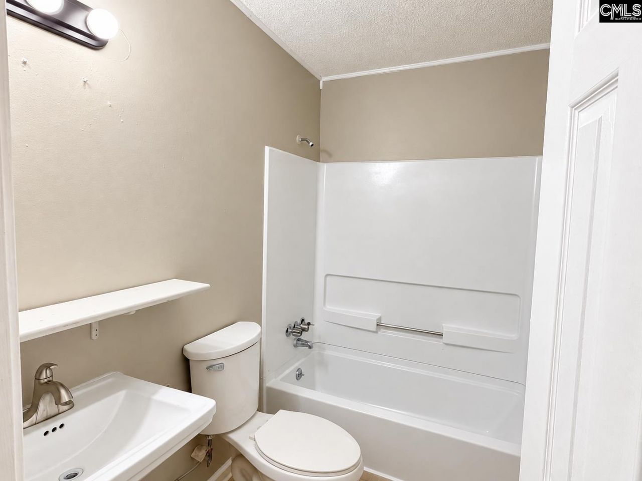 111 Riverwalk Way Photo 8