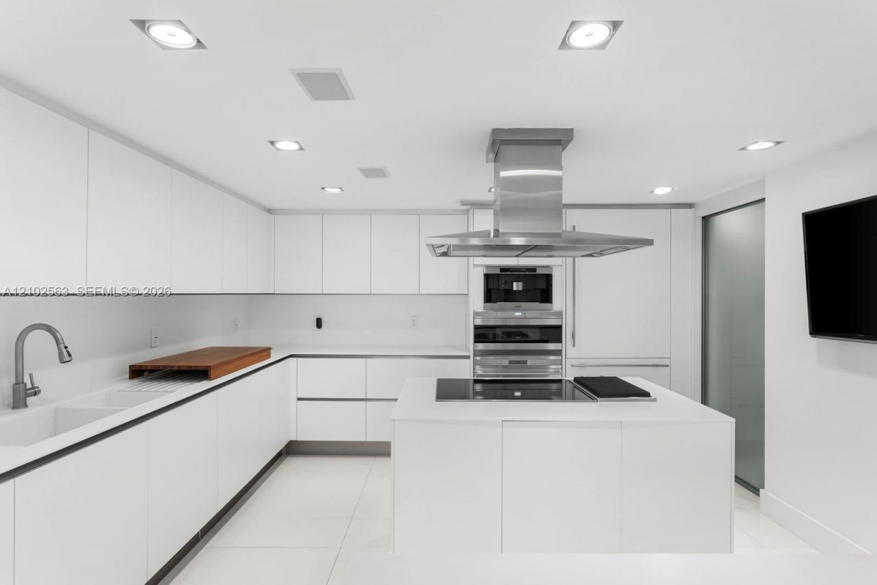 10155 Collins Ave , Unit 1210, Bal Harbour, FL 33154 Photo