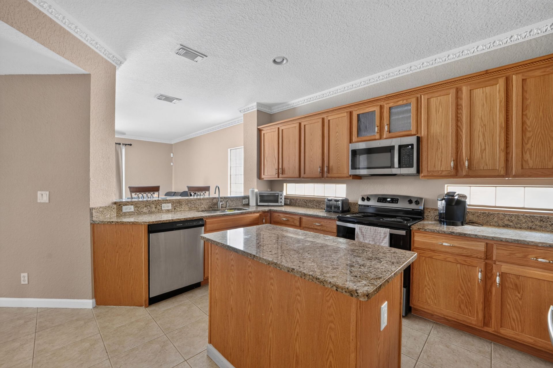 672 Gazetta Way, West Palm Beach, FL 33413 Photo