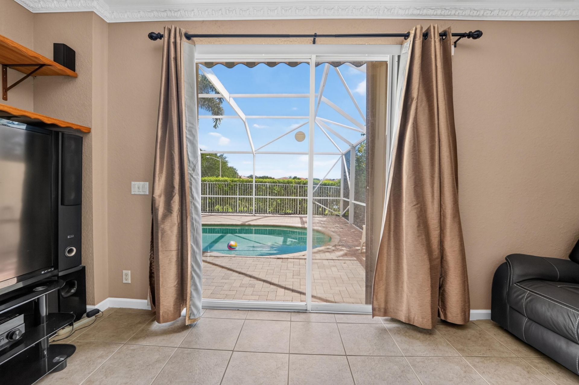 672 Gazetta Way, West Palm Beach, FL 33413 Photo