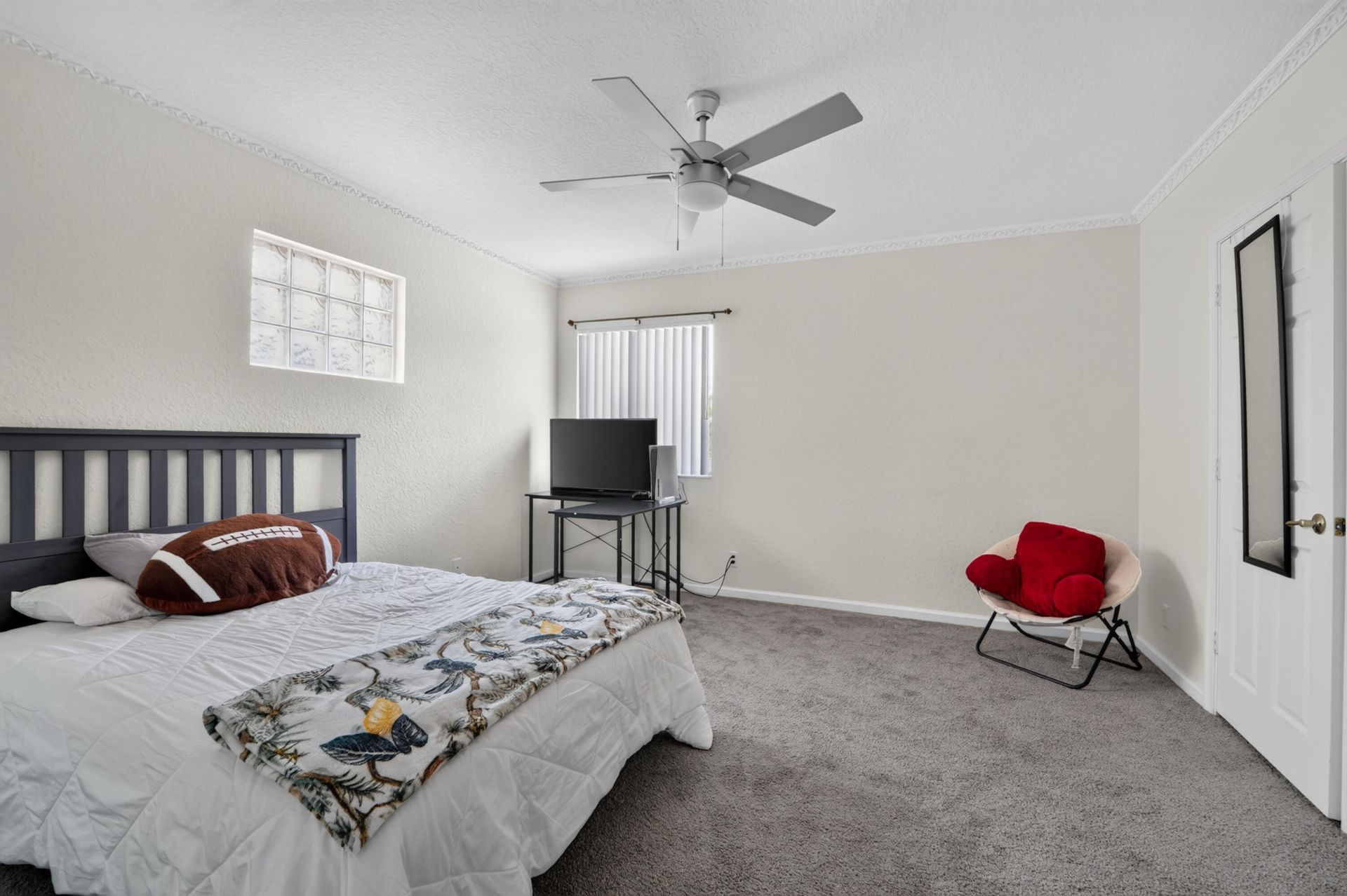 672 Gazetta Way, West Palm Beach, FL 33413 Photo