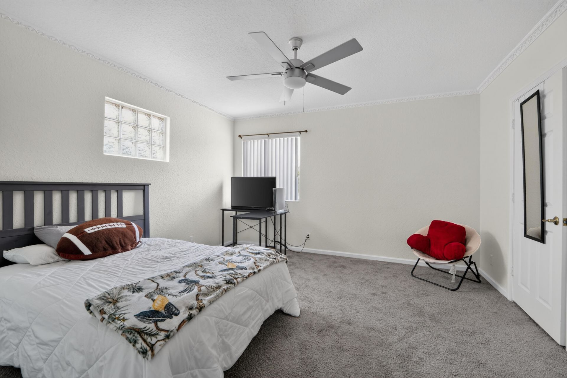 672 Gazetta Way, West Palm Beach, FL 33413 Photo