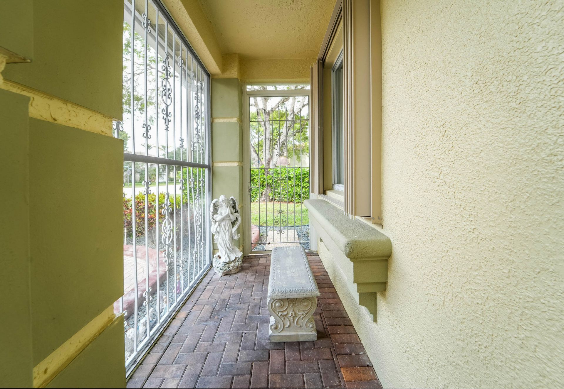 672 Gazetta Way, West Palm Beach, FL 33413 Photo