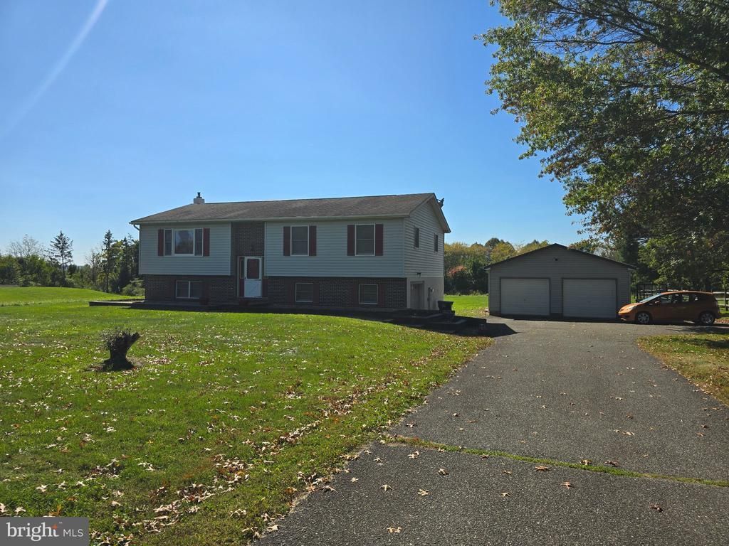 176 OBERHOLTZER ROAD , GILBERTSVILLE, PA 19525