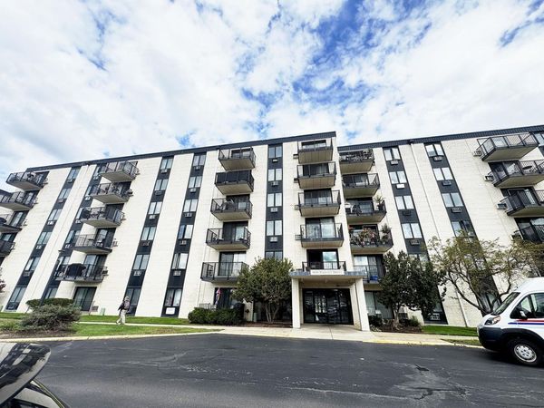 9098 W Terrace Drive , Unit 4-K, Niles, IL 60714