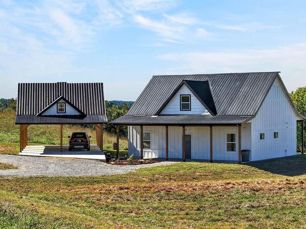 689 Amonett Circle, Byrdstown, TN 38549