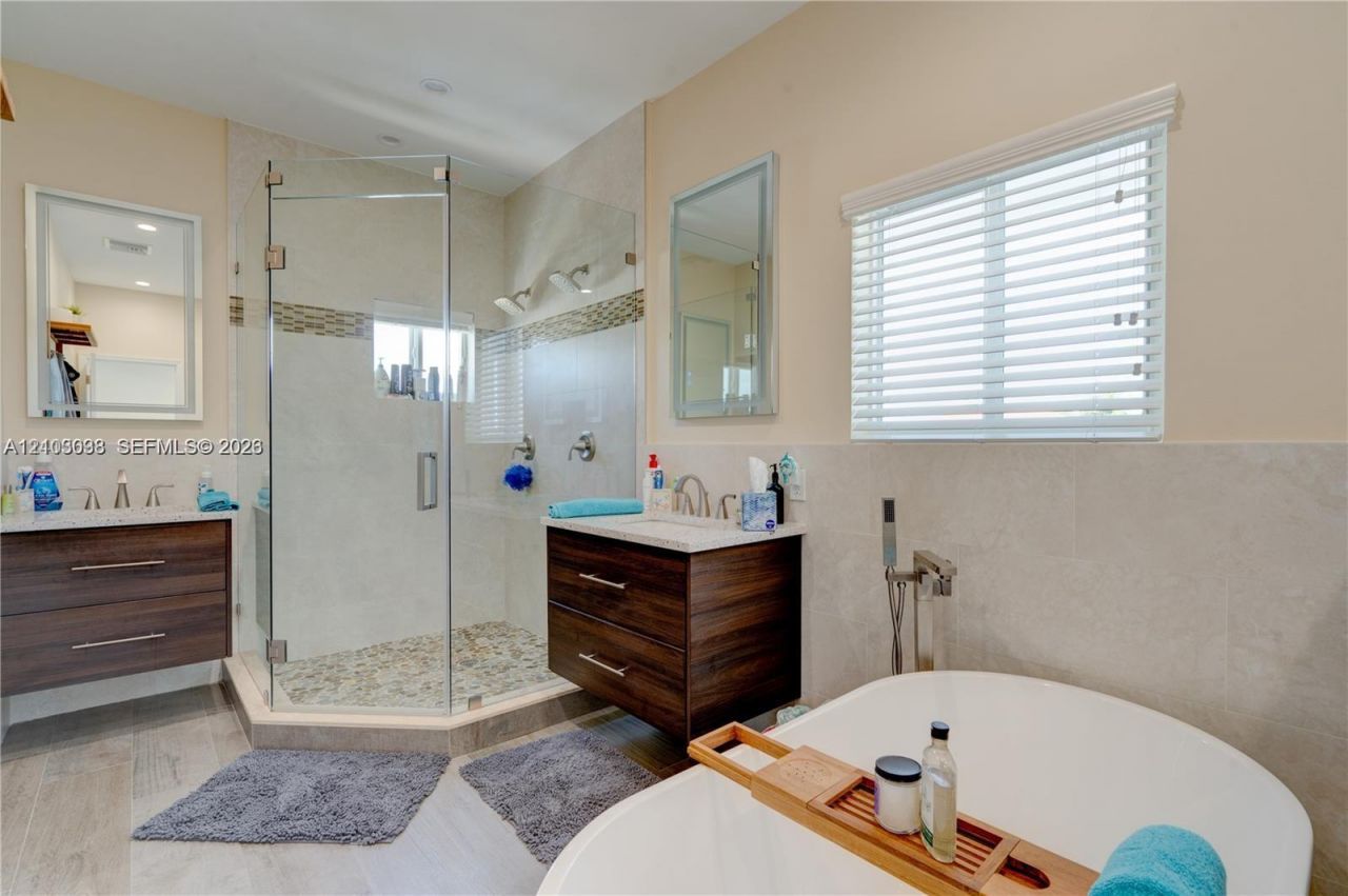 48 S Andros Rd , Key Largo, FL 33037 Photo