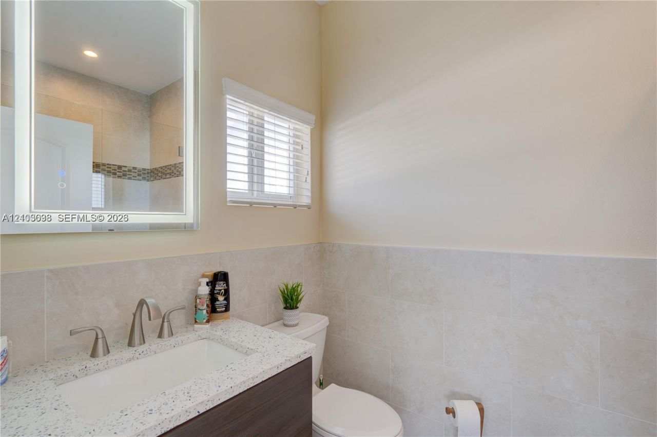 48 S Andros Rd , Key Largo, FL 33037 Photo