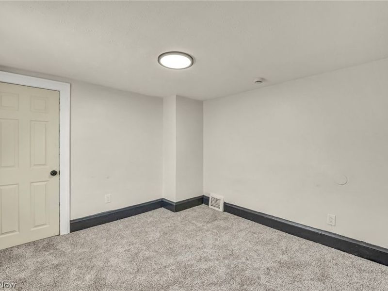 12813 Angelus Avenue, Cleveland, OH 44105 Photo 36