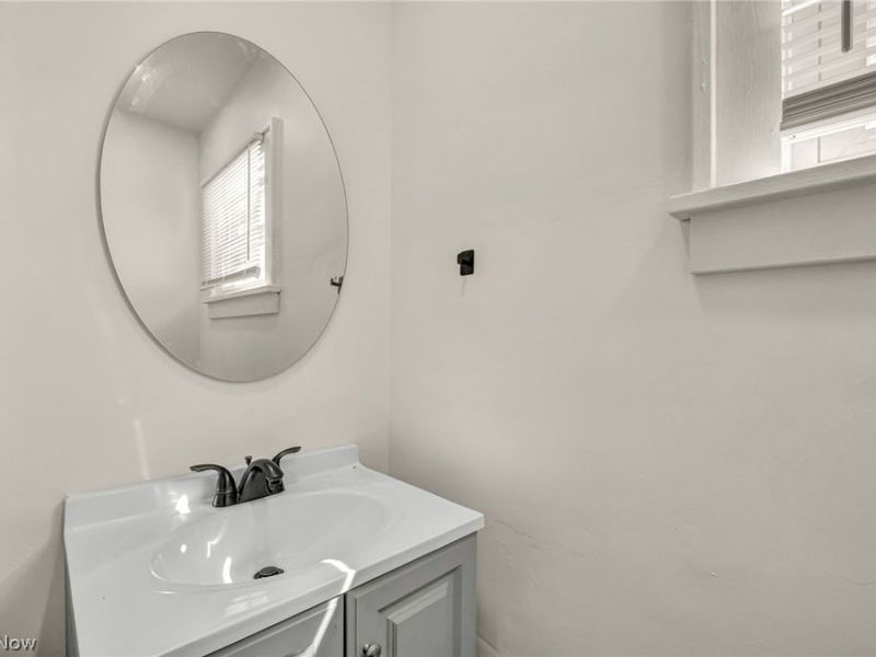12813 Angelus Avenue, Cleveland, OH 44105 Photo 9