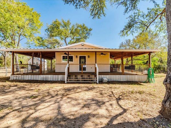 659 Fox LN, Lockhart, TX 78644
