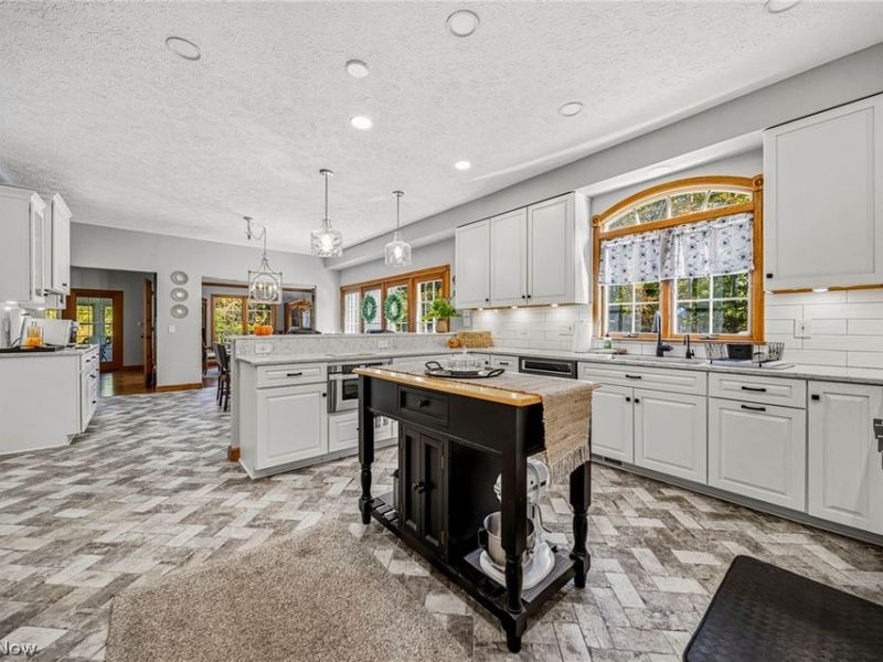 10893 Lakebrook Drive , Kirtland, OH 44094 Photo 13