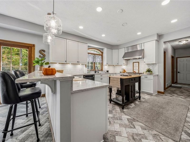 10893 Lakebrook Drive , Kirtland, OH 44094 Photo 14