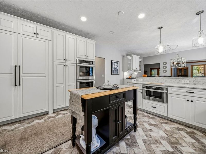 10893 Lakebrook Drive , Kirtland, OH 44094 Photo 15