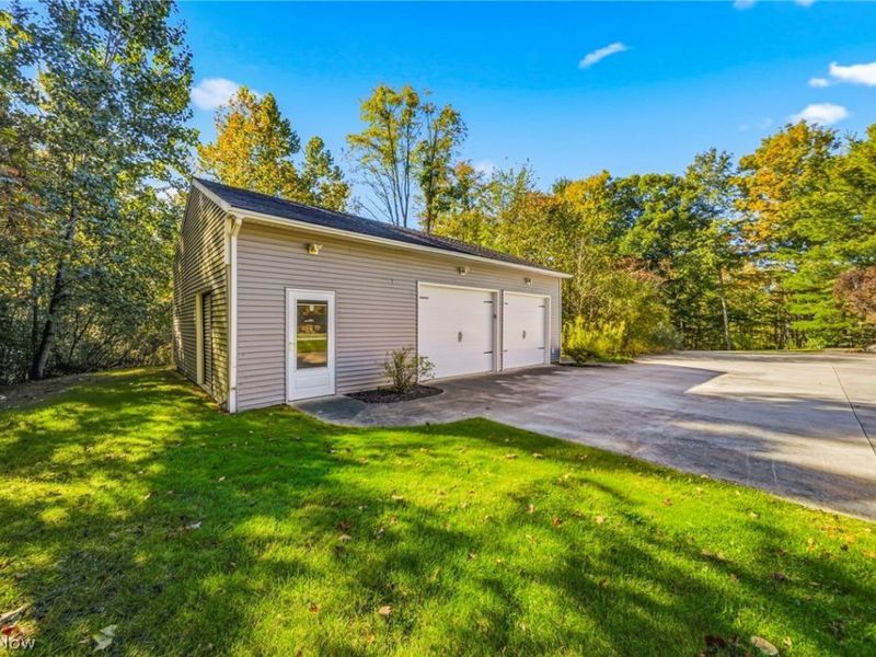 10893 Lakebrook Drive , Kirtland, OH 44094 Photo 4