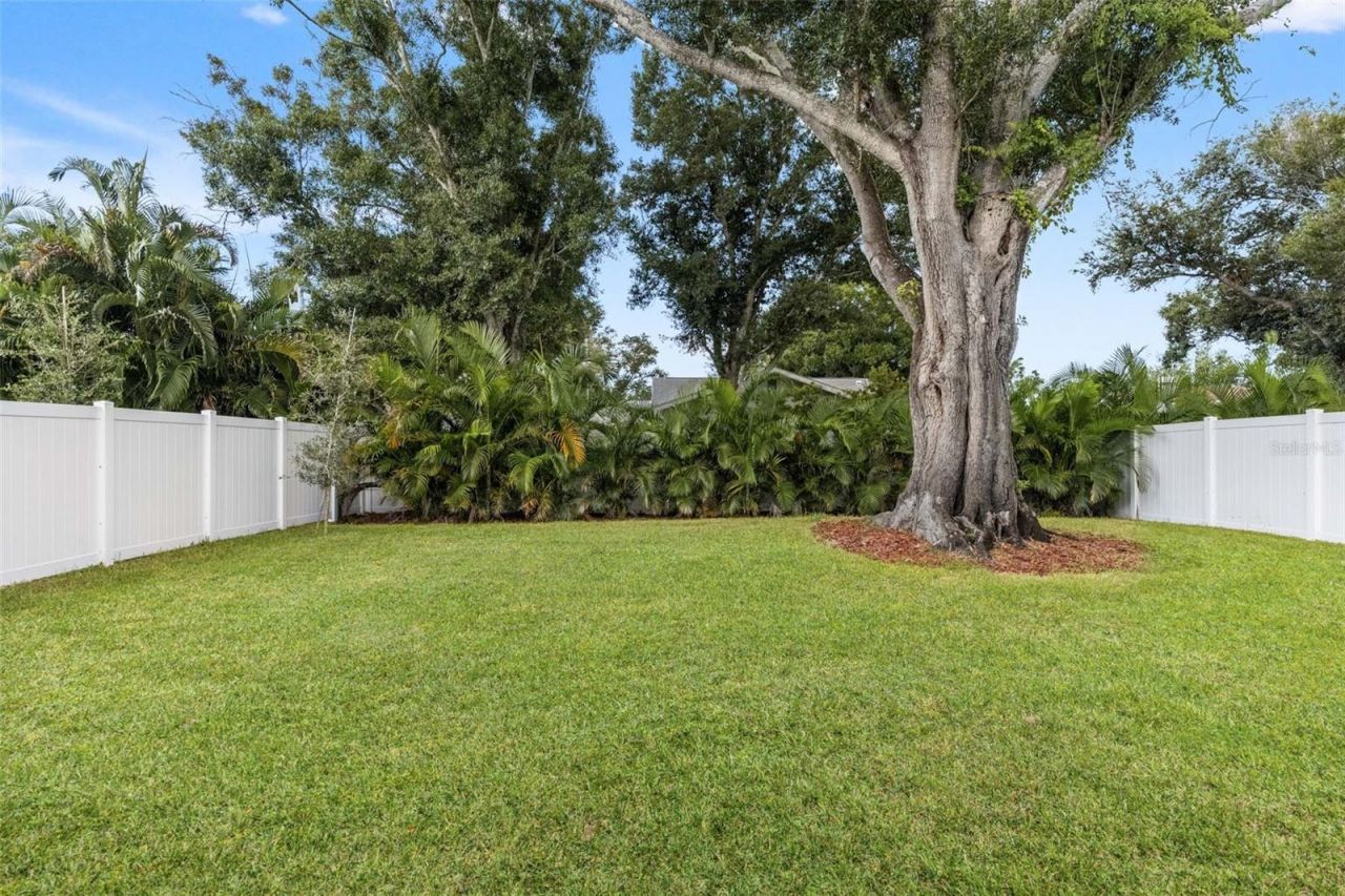 10154 Hodson Place , Seminole, FL 33776 Photo