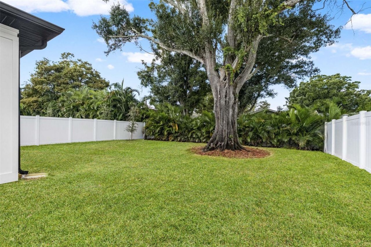 10154 Hodson Place , Seminole, FL 33776 Photo