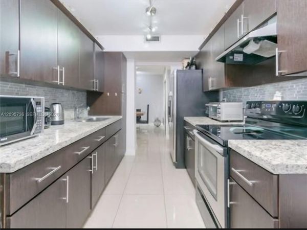 4200 Hillcrest Dr , Unit 705, Hollywood, FL 33021