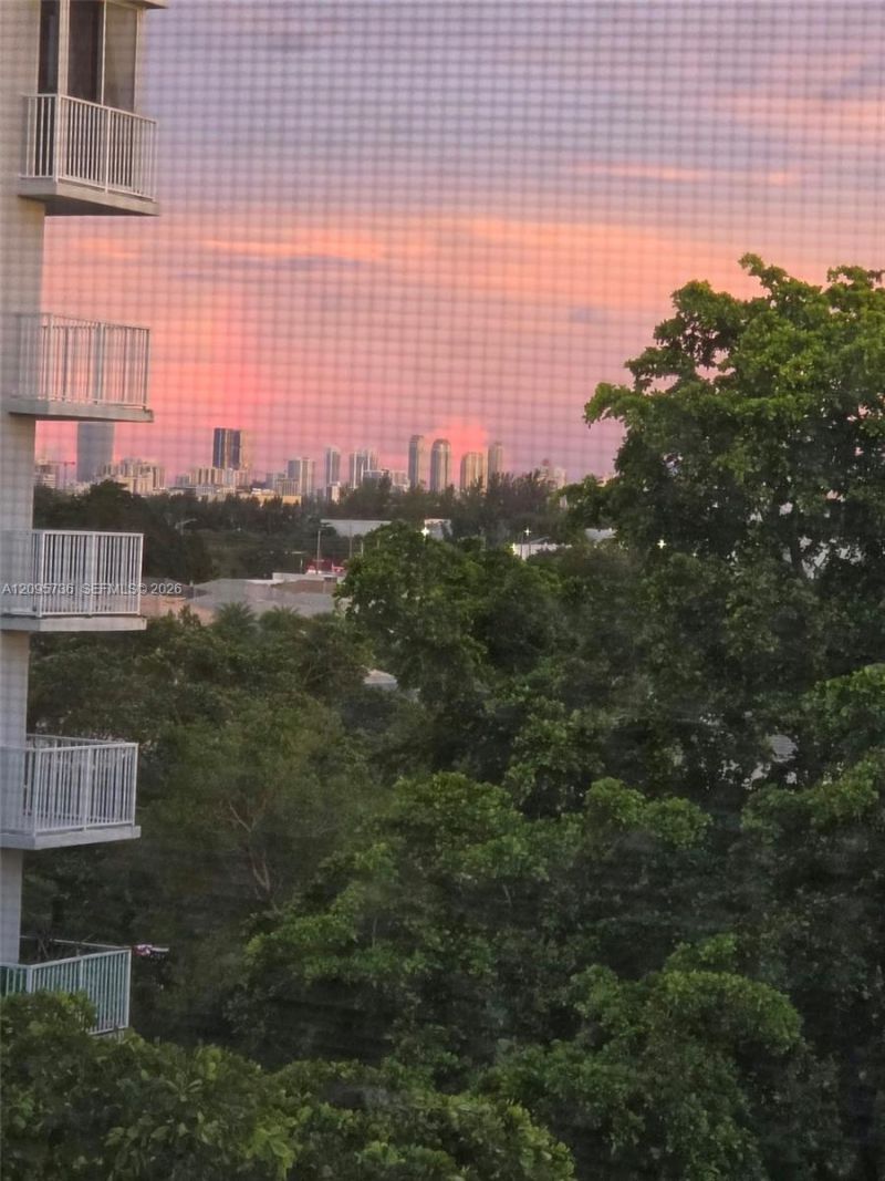 4200 Hillcrest Dr, Unit 705, Hollywood, FL 33021 Photo