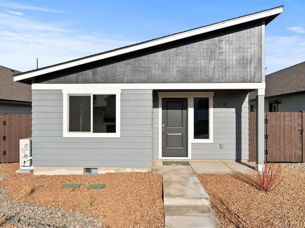 4020 SW Pumice Avenue, Unit 136, Redmond, OR 97756