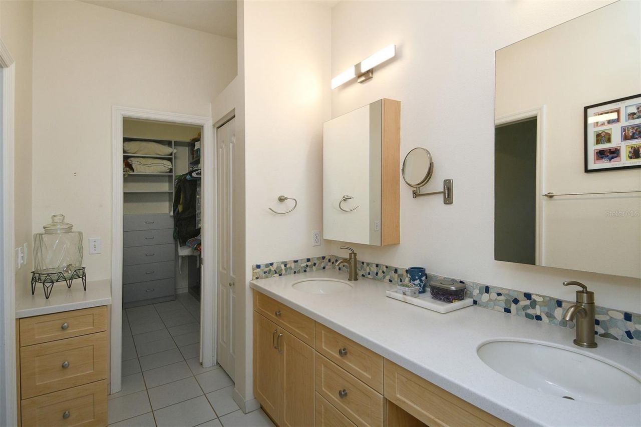 4951 Chase Oaks Drive , Sarasota, FL 34241 Photo