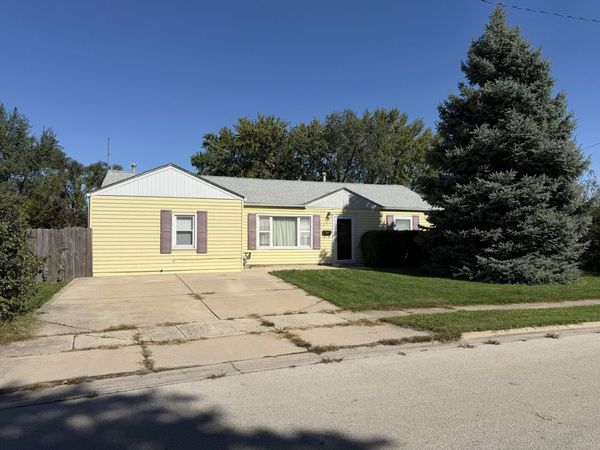 1827 Burry Circle Drive , Crest Hill, IL 60403