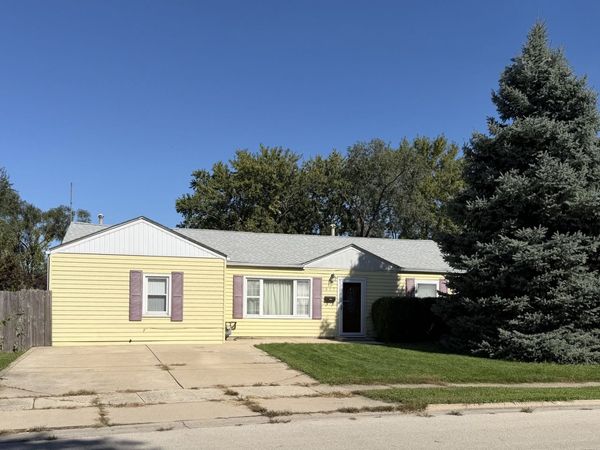 1827 Burry Circle Drive , Crest Hill, IL 60403
