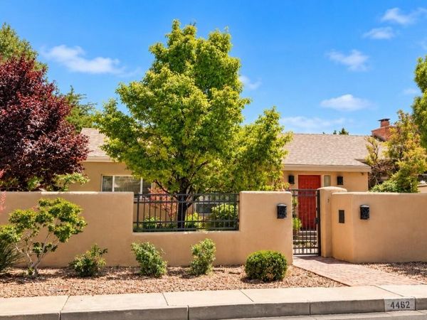 4462 Avenida Del Sol NE, Albuquerque, NM 87110