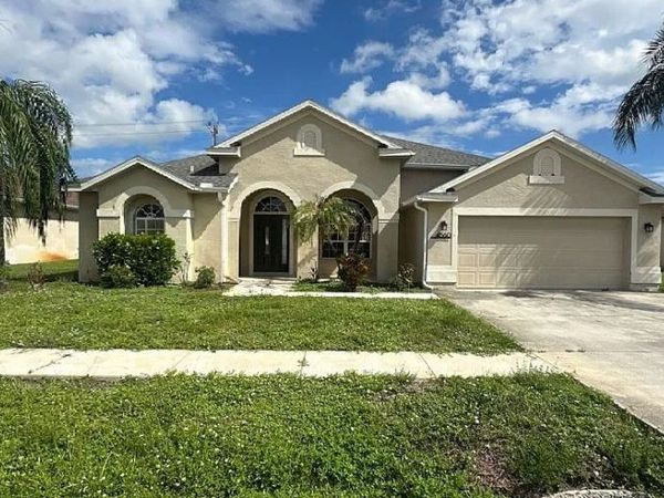 4560 VARSITY CIRCLE, Lee, FL 33971