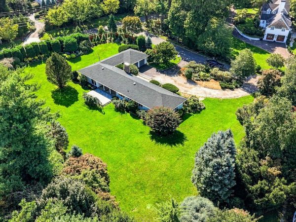 1 Cornwells Beach Road , Port Washington, NY 11050
