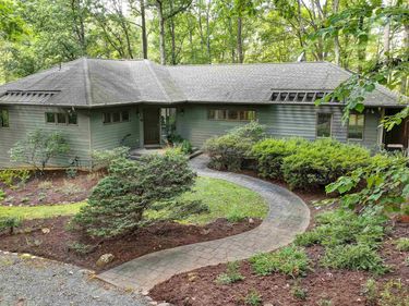 2944 LONESOME MOUNTAIN RD, Charlottesville, VA 22911