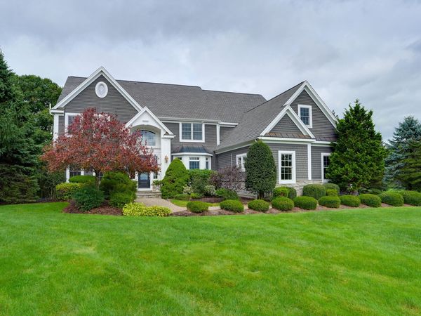 4 Nipmuc Ln, Southborough, MA 01772