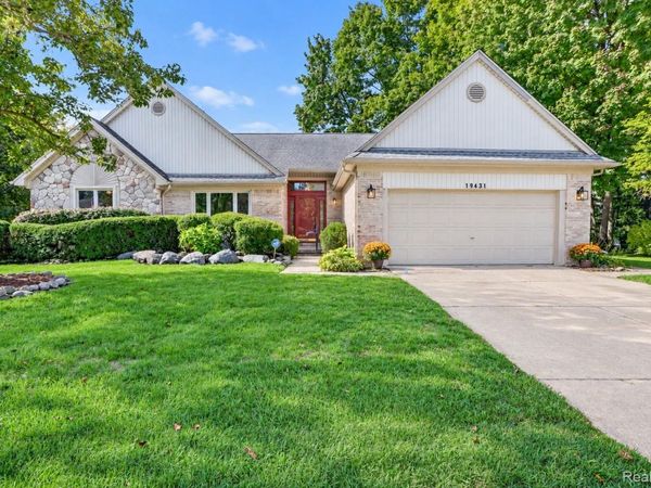 19431 Southampton Drive, Livonia, Mi 48152