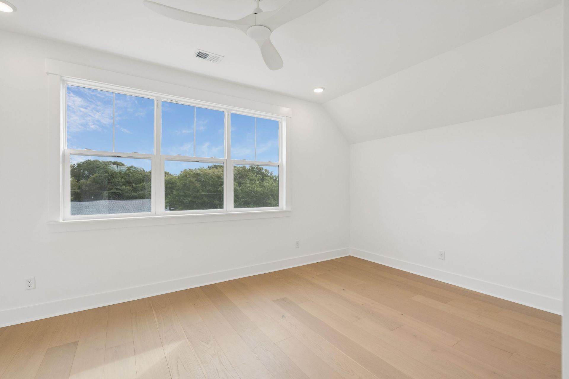 3 24th Avenue Photo 61