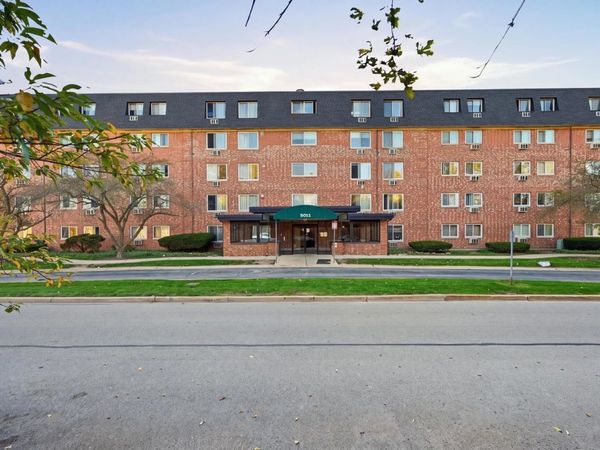 5011 Valley Lane , Unit 208, Streamwood, IL 60107