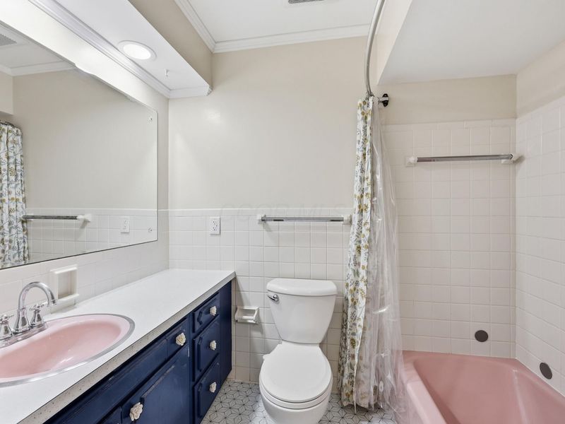 1015 Woodmere Road, Columbus, OH 43220 Photo 23