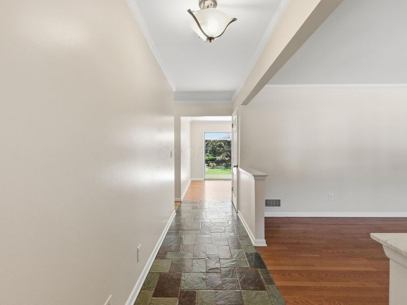 1015 Woodmere Road, Columbus, OH 43220 Photo 6