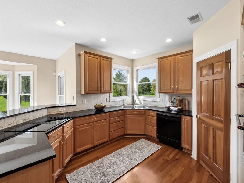 8242 Harvest Wind Drive, Westerville, OH 43082 Photo 18