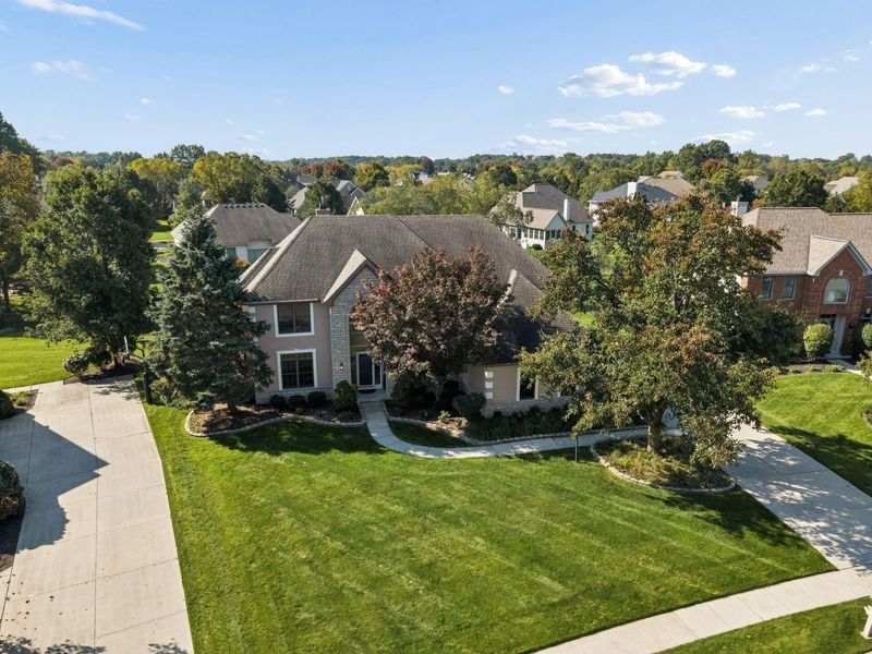 8242 Harvest Wind Drive, Westerville, OH 43082 Photo 2