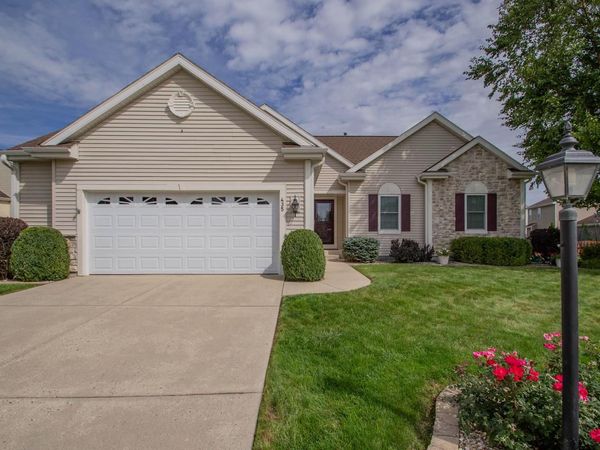 435 Crestwood DRIVE, Johnson Creek, WI 53038