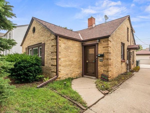 1530 S 90th STREET, West Allis, WI 53214