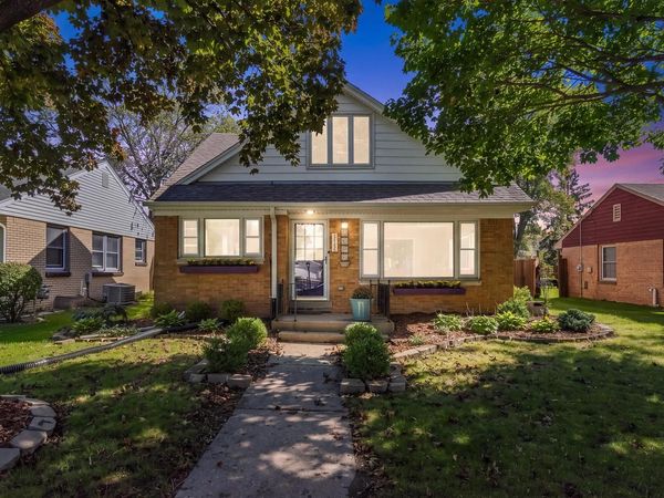 3848 N 101st STREET, Wauwatosa, WI 53222