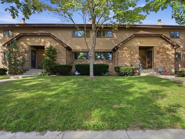 1321 Camden WAY, Unit B, Waukesha, WI 53186