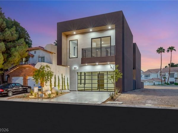 2824 Queens Courtyard Drive , Las Vegas, NV 89109